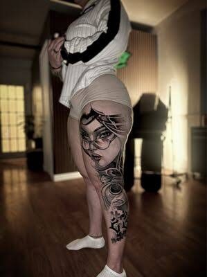 Black and grey leg piece