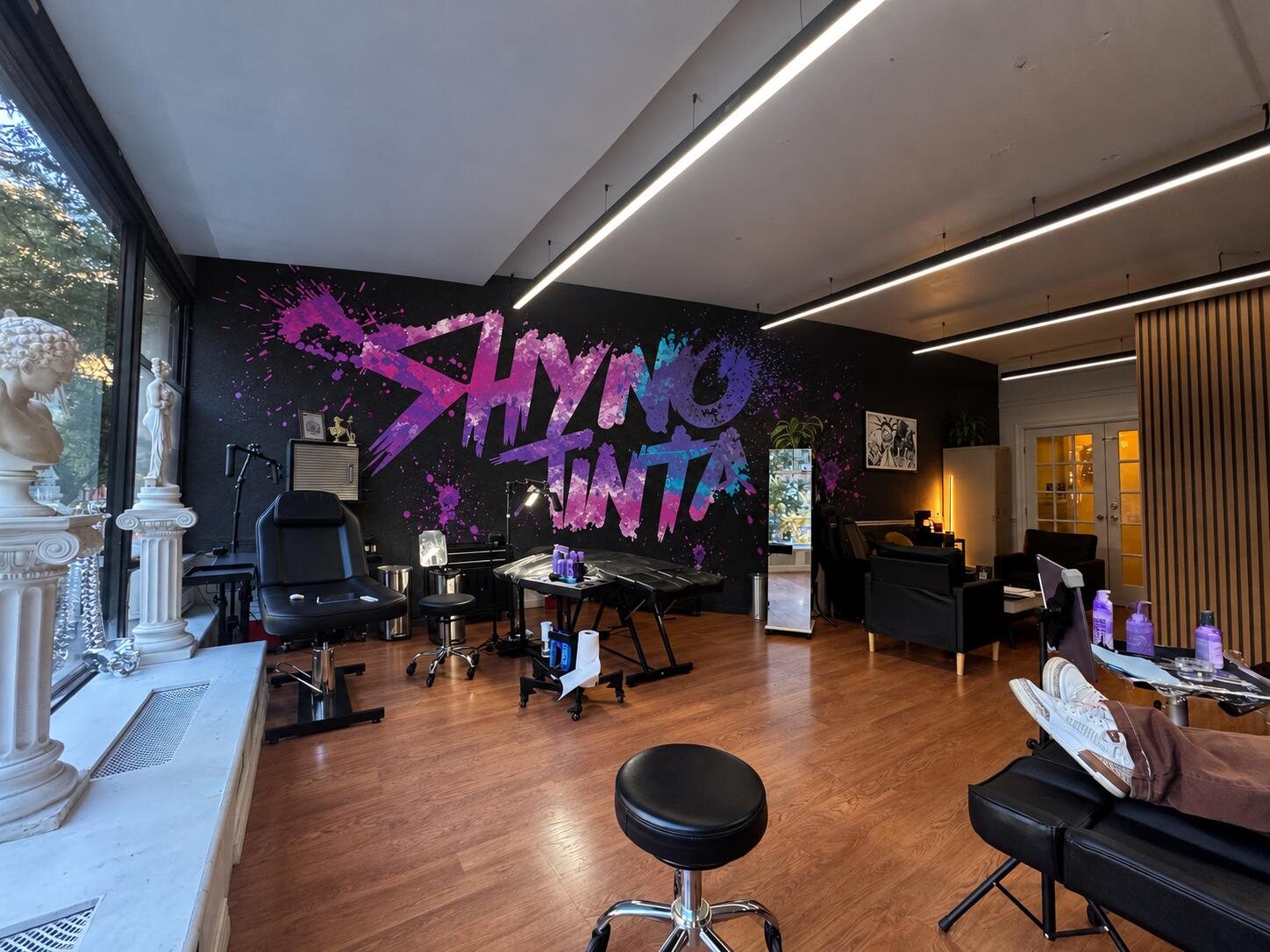 Inside Shyno Tinta studio