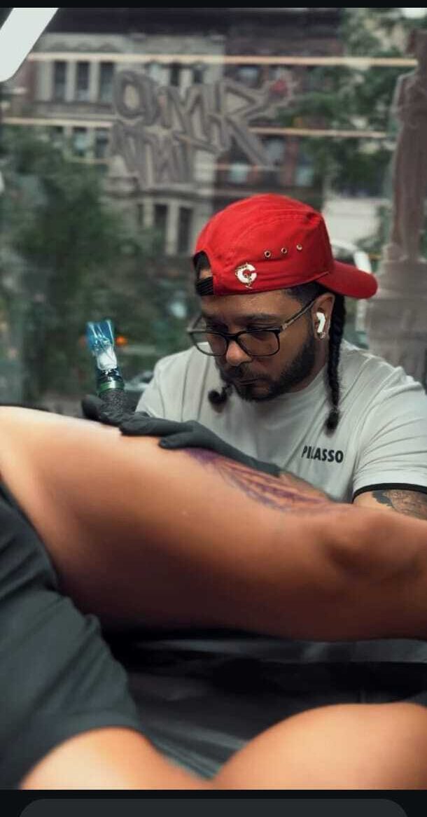 Artist tattooing