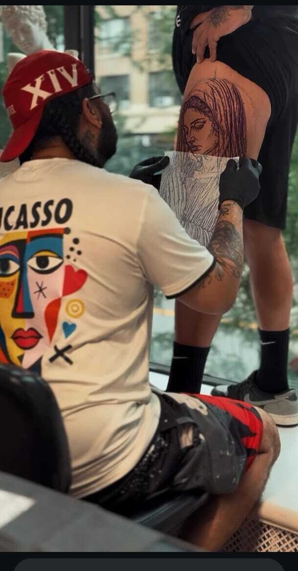 Artist tattooing