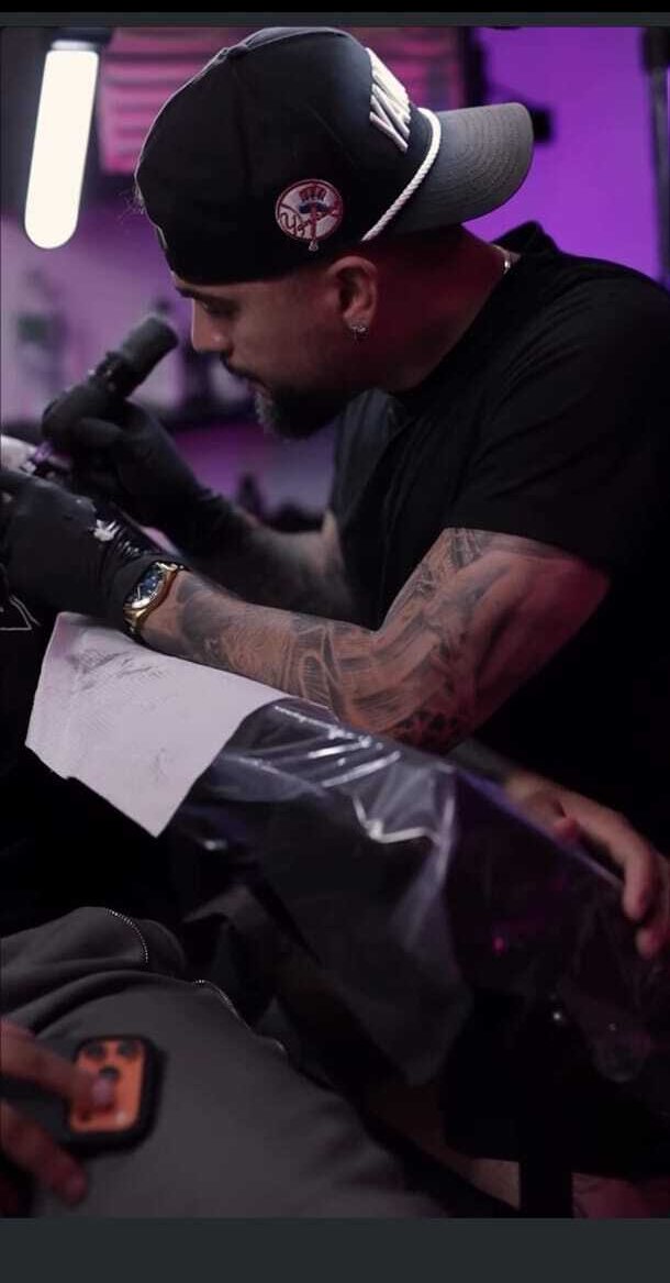 Artist tattooing